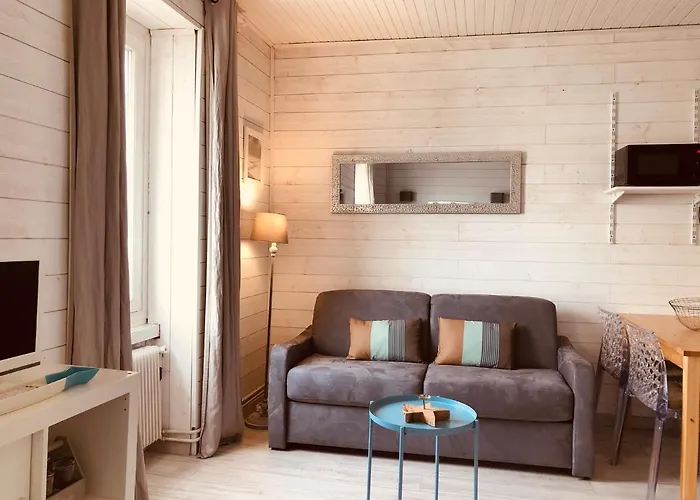 Newport à 50 M Du Marché Et Calme Appartement *